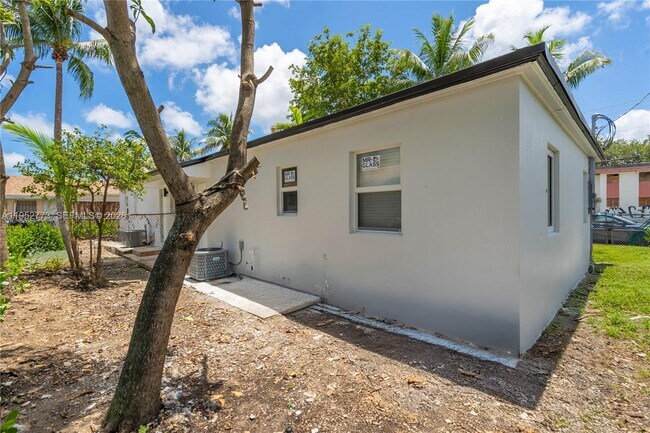 Building Photo - 351 NE 82nd St