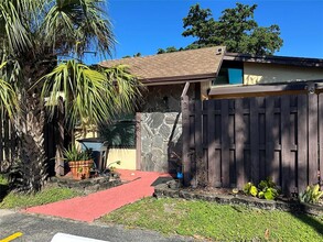 Building Photo - 212 Briarwood Cir