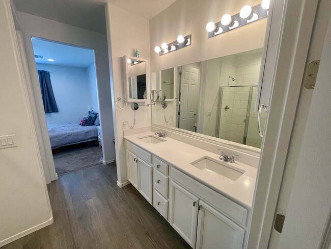 Master bathroom - 11797 E Becker Dr