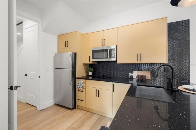 Building Photo - 212 W Euclid Ave