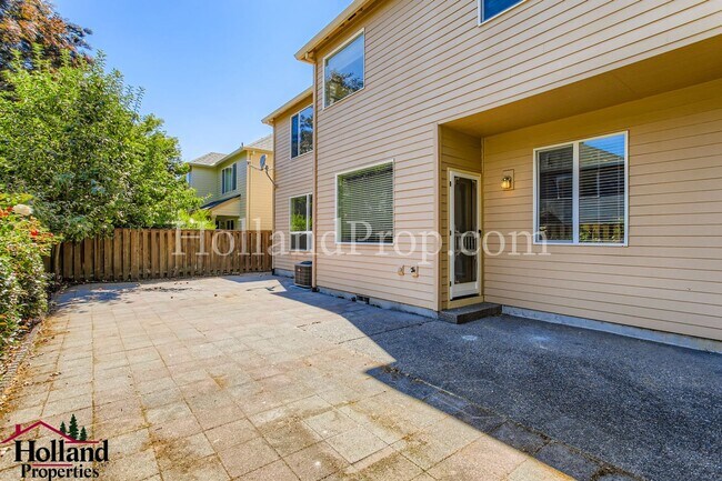 Building Photo - Spacious 4-Bedroom Home in Orenco Gardens ...