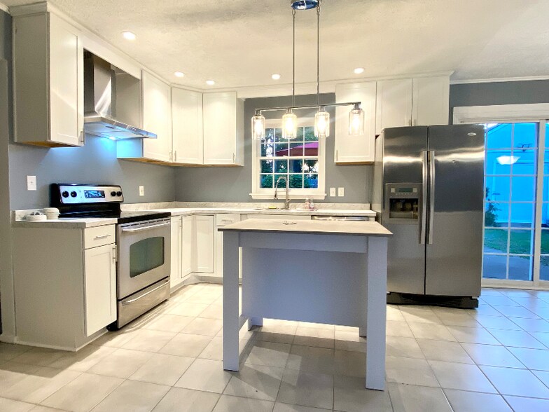 Building Photo - 9505 Tiverton Way
