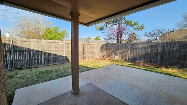 Building Photo - 1225 NW 198th St