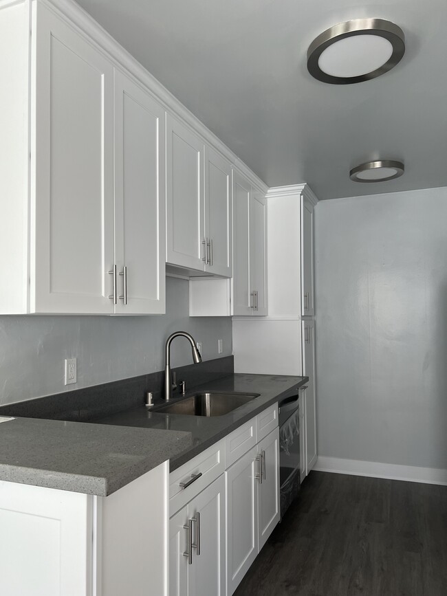 Building Photo - 8701 Delgany Ave