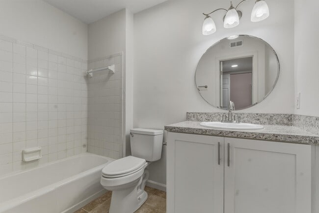 Building Photo - 2900 Woodrich Dr