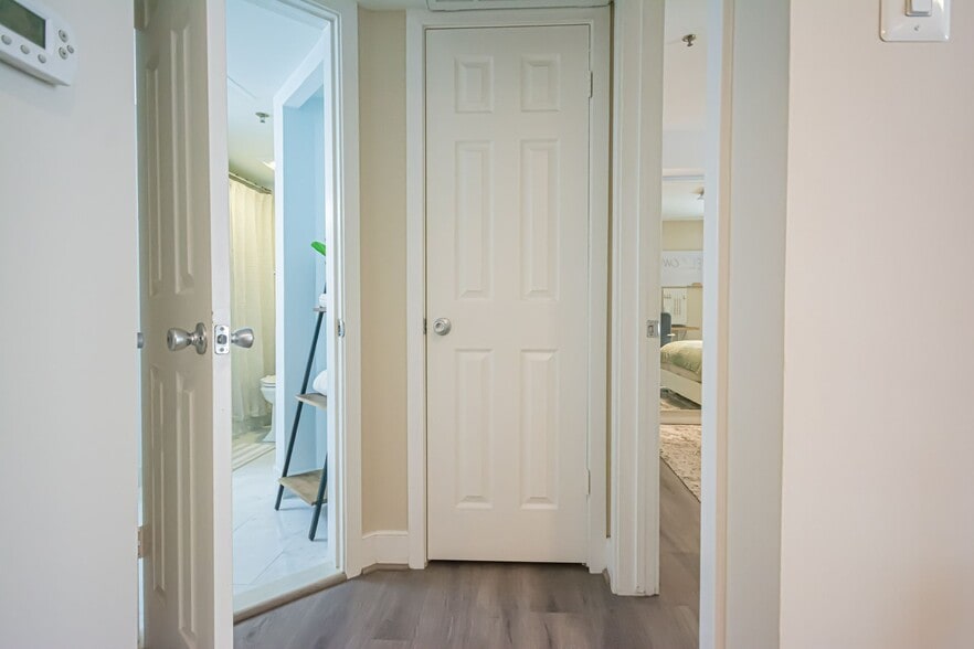 Building Photo - 1504 Lincoln Way