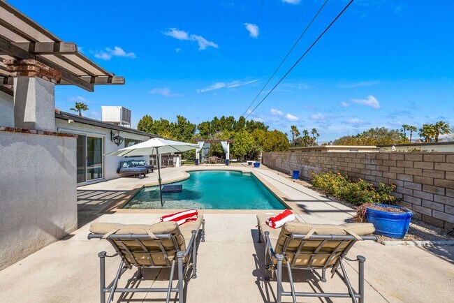 Building Photo - Sunnyside House with Pool in Palm Springs (Monthly Only - No Long Term)