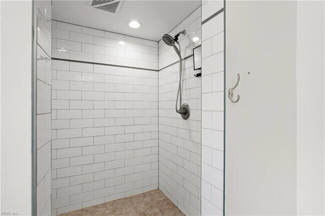 Building Photo - 227 James St