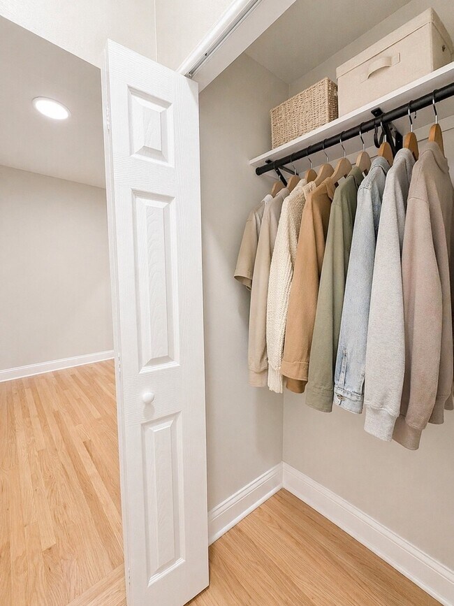 Building Photo - 1014 W George St