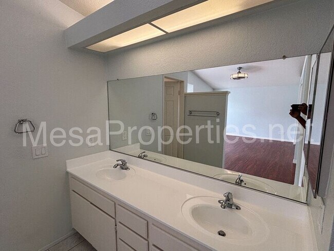 Building Photo - 20815 E Rocky Point Ln