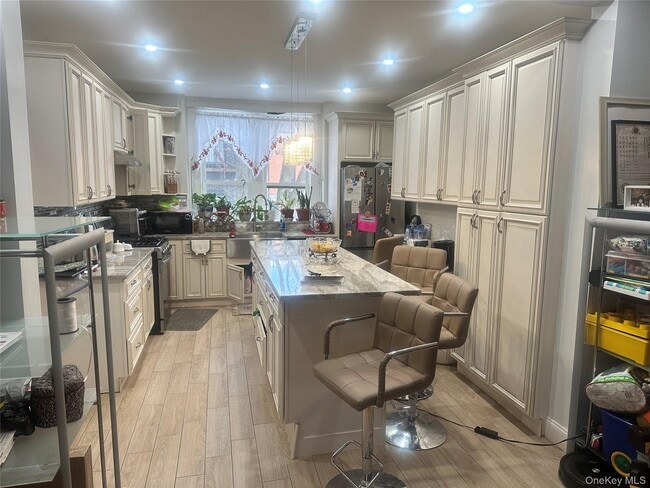 Building Photo - 125 Vanderbilt Ave