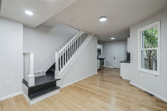 Building Photo - 3 Bedroom 1 Bathroom House for Rent