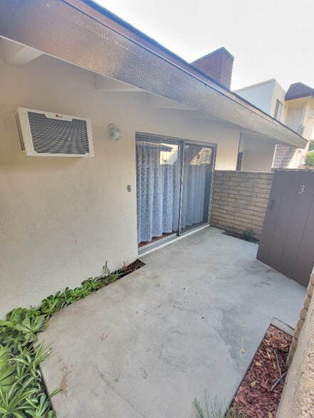 Building Photo - 7340 Ventura Canyon Ave