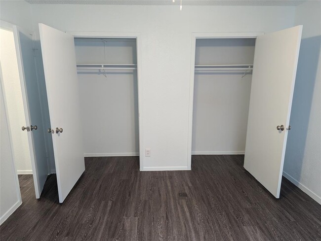 Building Photo - 907 S Riviera Cir