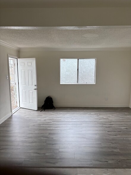 Building Photo - 9605 S Avalon Blvd