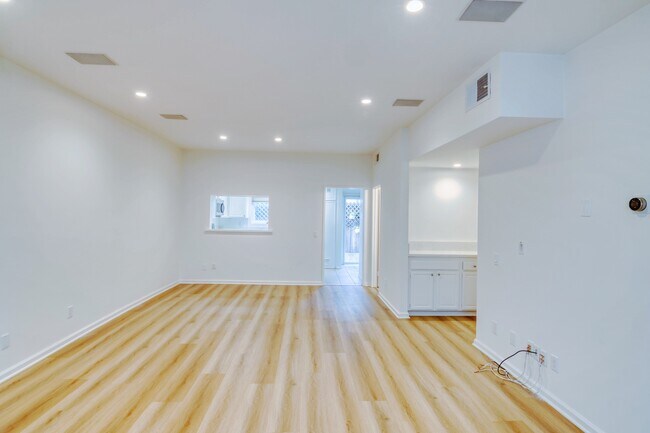 Building Photo - 938 18th St