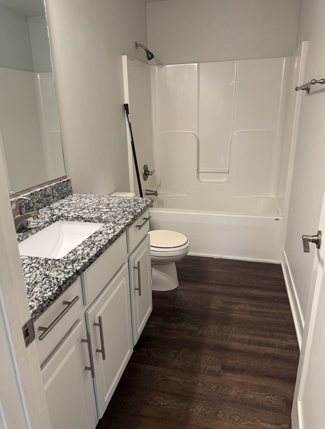 Building Photo - Beautiful, single-family home in Altoona! Call Today!