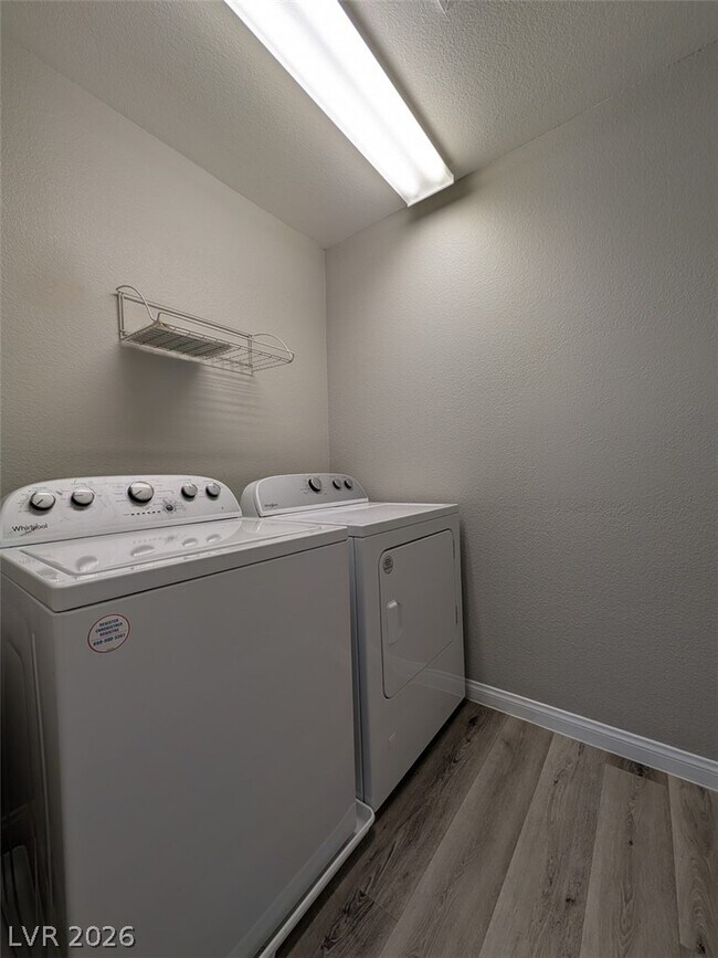 Building Photo - 134 E Cosmos Ct