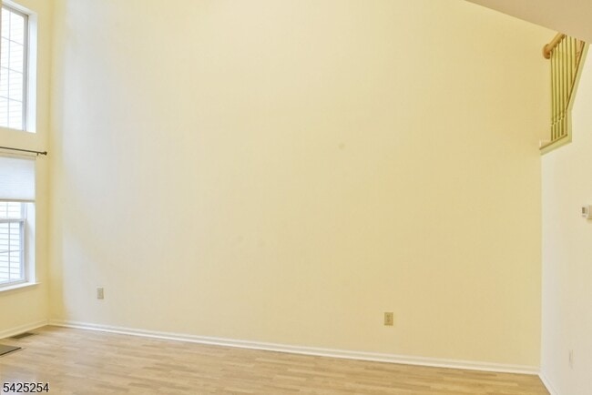 Building Photo - 61 Washington Ct