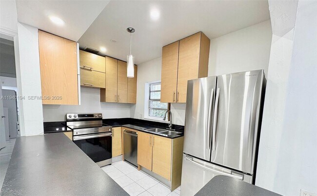 Building Photo - 1332 NE 177th St