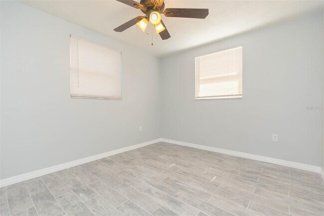 Building Photo - 12814 Kings Manor Ave