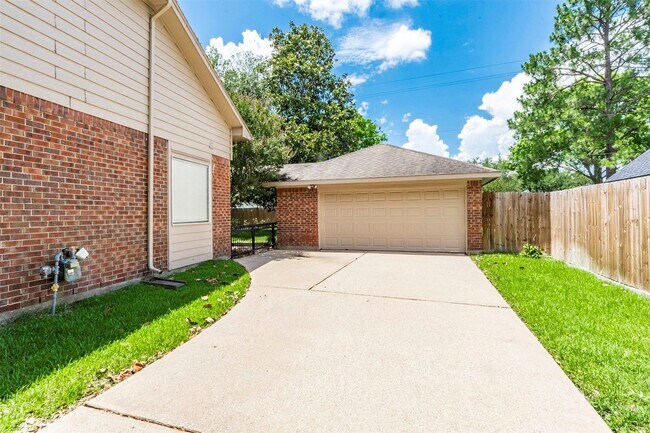 Building Photo - 2608 Leroy St