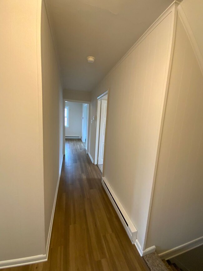 Building Photo - 146 N Cedar St