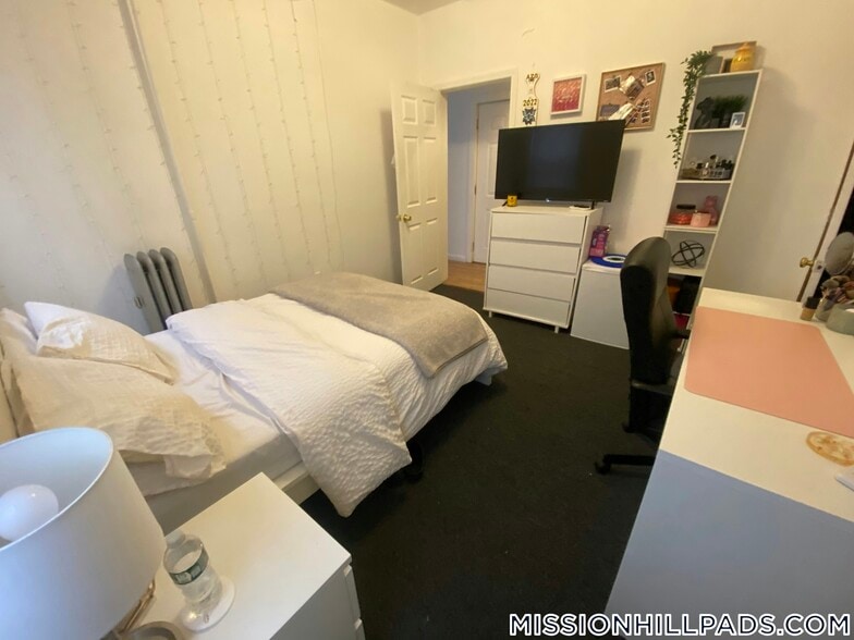 Building Photo - 10 Parker Hill Ave