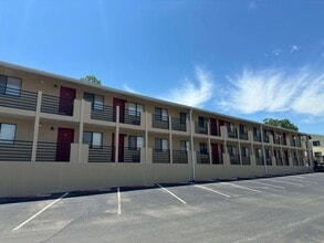 Building Photo - WALK TO CAMPUS 1/1 Condo w/ Stainless Steel Appliances, Walk In Closet, Comm Pool! $1050/month! A...