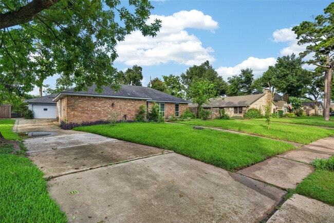 Building Photo - 5714 Arbor Vitae Dr
