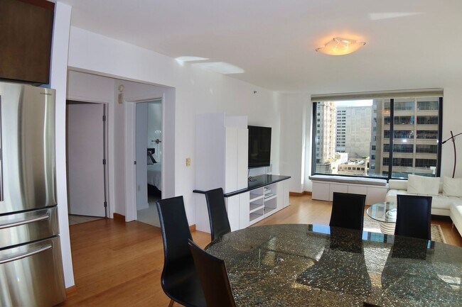 Building Photo - *New* 2 Bed & 2 Bath Condo in Fidi with Parking