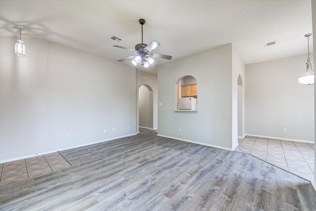 Building Photo - 16100 S Great Oaks Dr