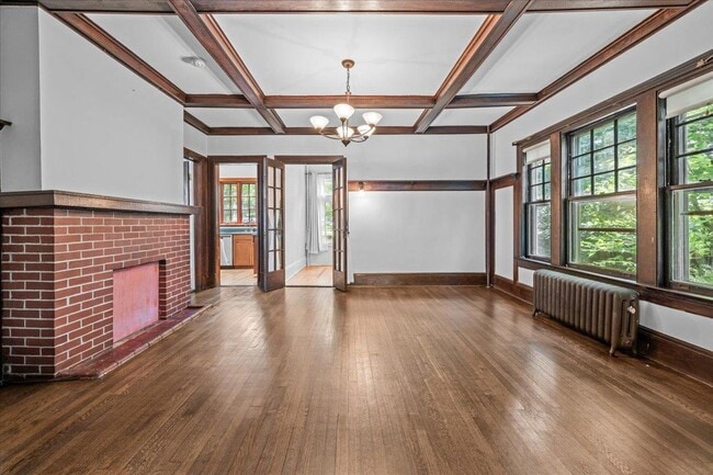 Building Photo - 18 Elm Pl