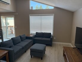 Building Photo - 7306 NE 16th Ave