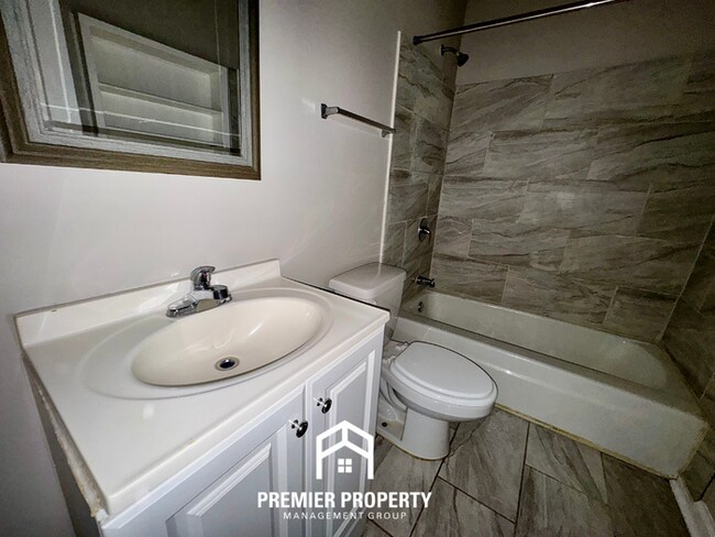 Building Photo - 3BR/2BA Memphis Rental with Hardwood Floors & Open Kitchen Layout