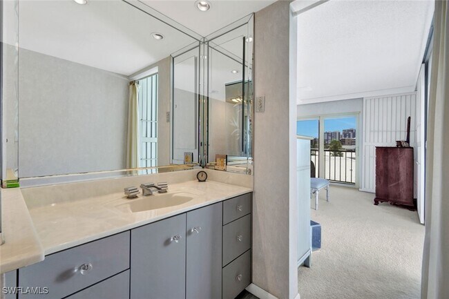 Building Photo - 3200 Gulf Shore Blvd N