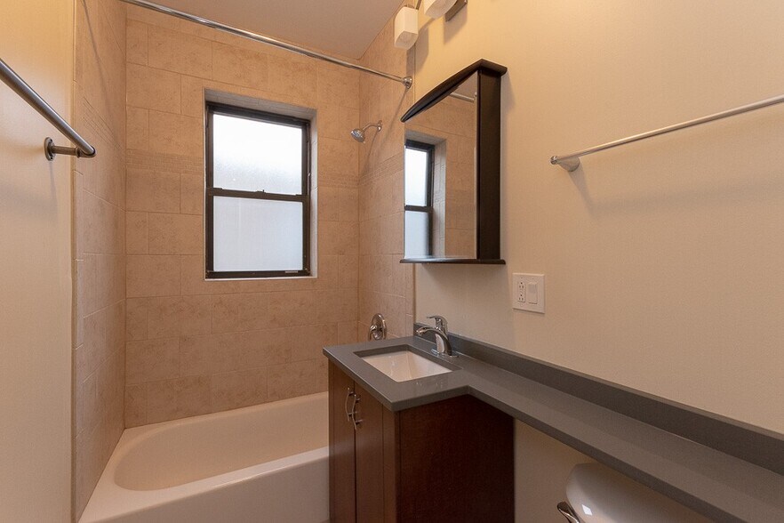 Building Photo - 3739 N Pine Grove Ave
