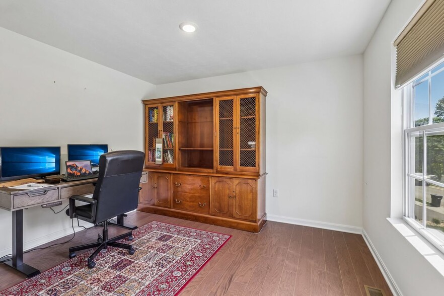 Building Photo - 1105 Deerfield Dr