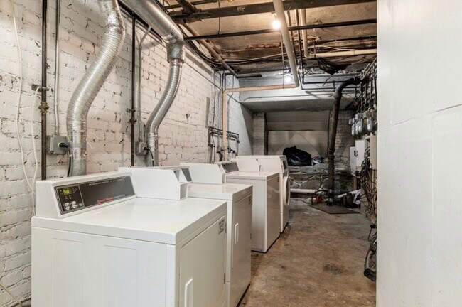 Building Photo - 2 Colliston Rd