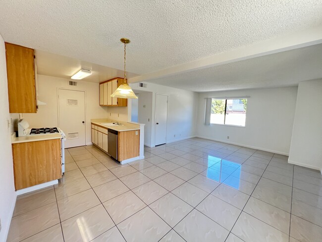 Building Photo - 2570 W Lincoln Ave