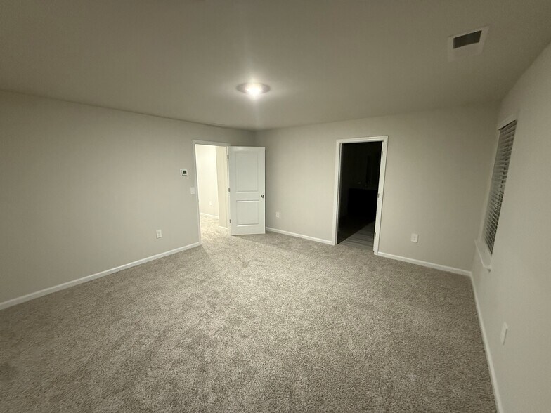 Building Photo - 2044 Avalon Rdg