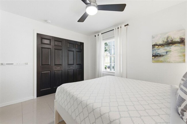 Building Photo - 5280 Coquina Key Dr SE