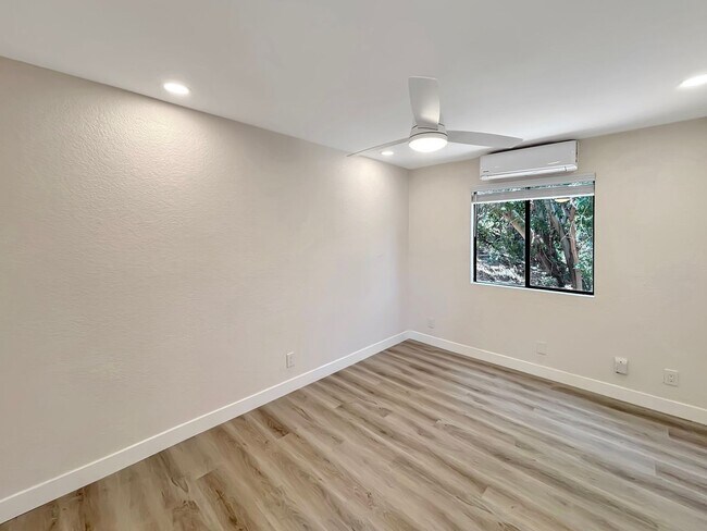 Building Photo - Charming 2BD/2BA Home in North Park W/ W/D...
