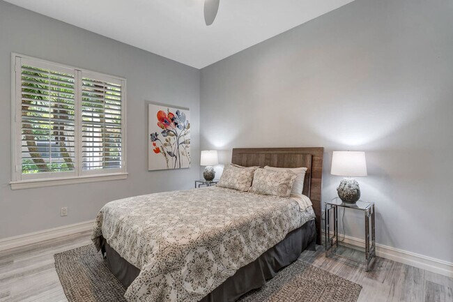 Building Photo - 2859 Tiburon Blvd E