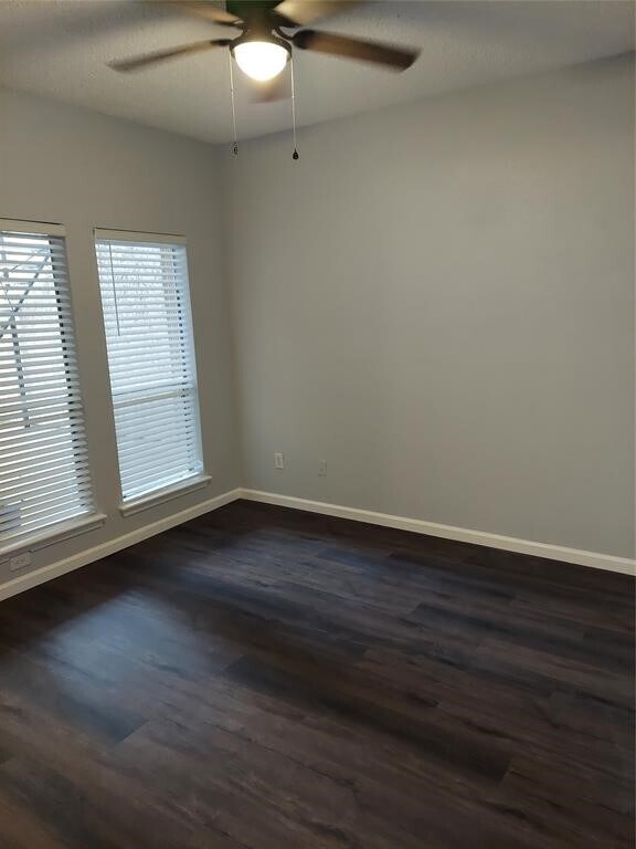 Building Photo - 10855 Meadowglen Ln