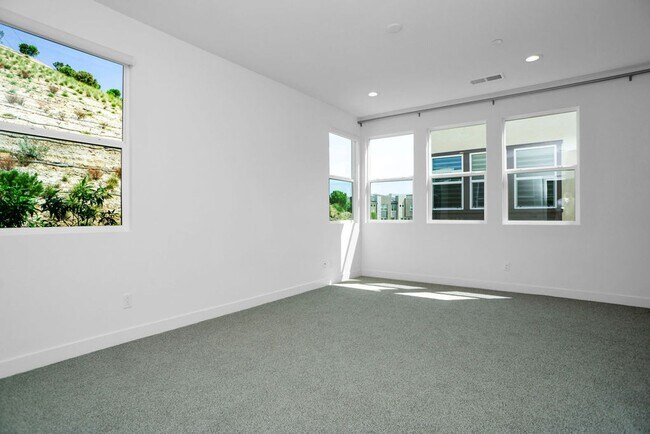 Building Photo - Gorgeous brand new townhome in 3Roots! End...