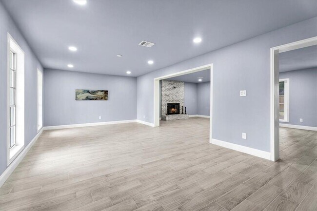 Building Photo - 1411 Grand Valley Dr