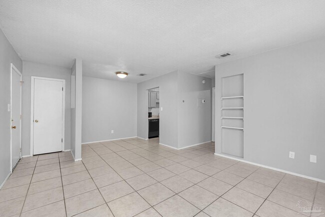 Building Photo - 1555 Green Briar Pkwy