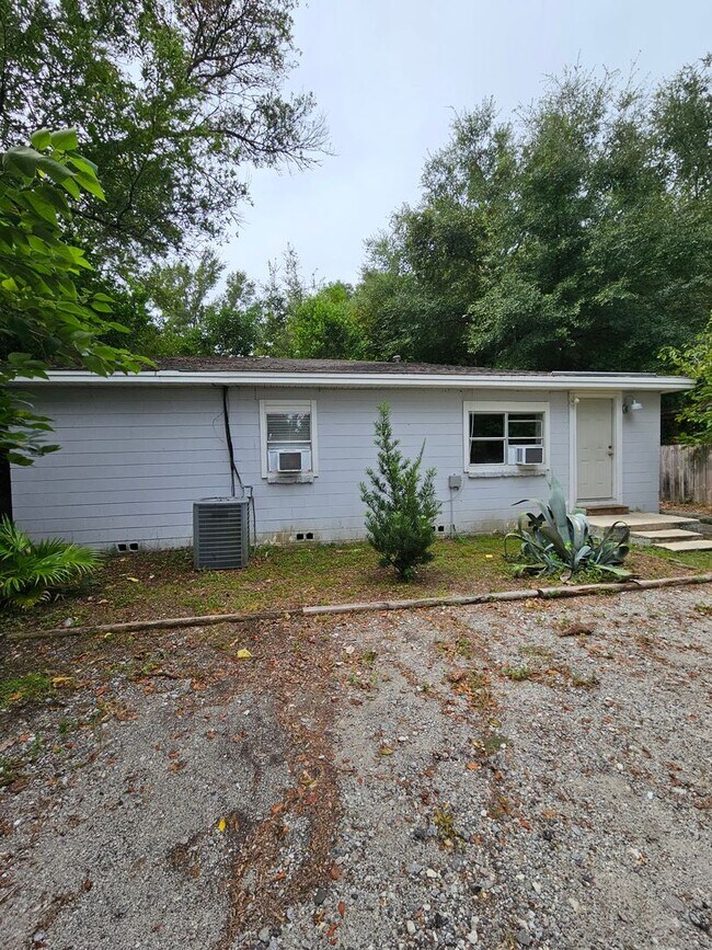 Building Photo - 1045 Seaside Ln
