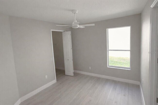 Building Photo - 3504 Valleyview Dr